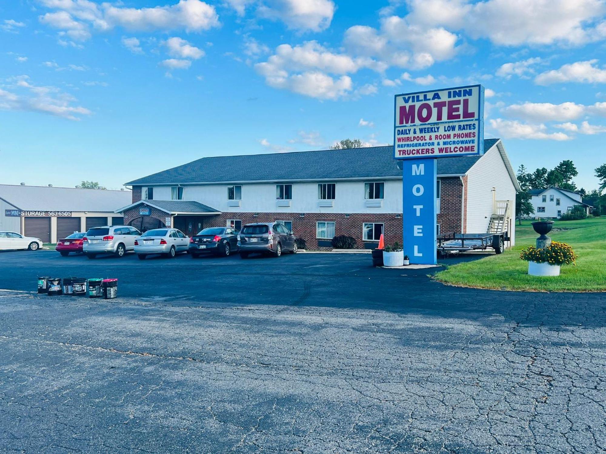 Villa Inn Motel Near Hwy 12 Wi Capital O Fort Atkinson Eksteriør billede