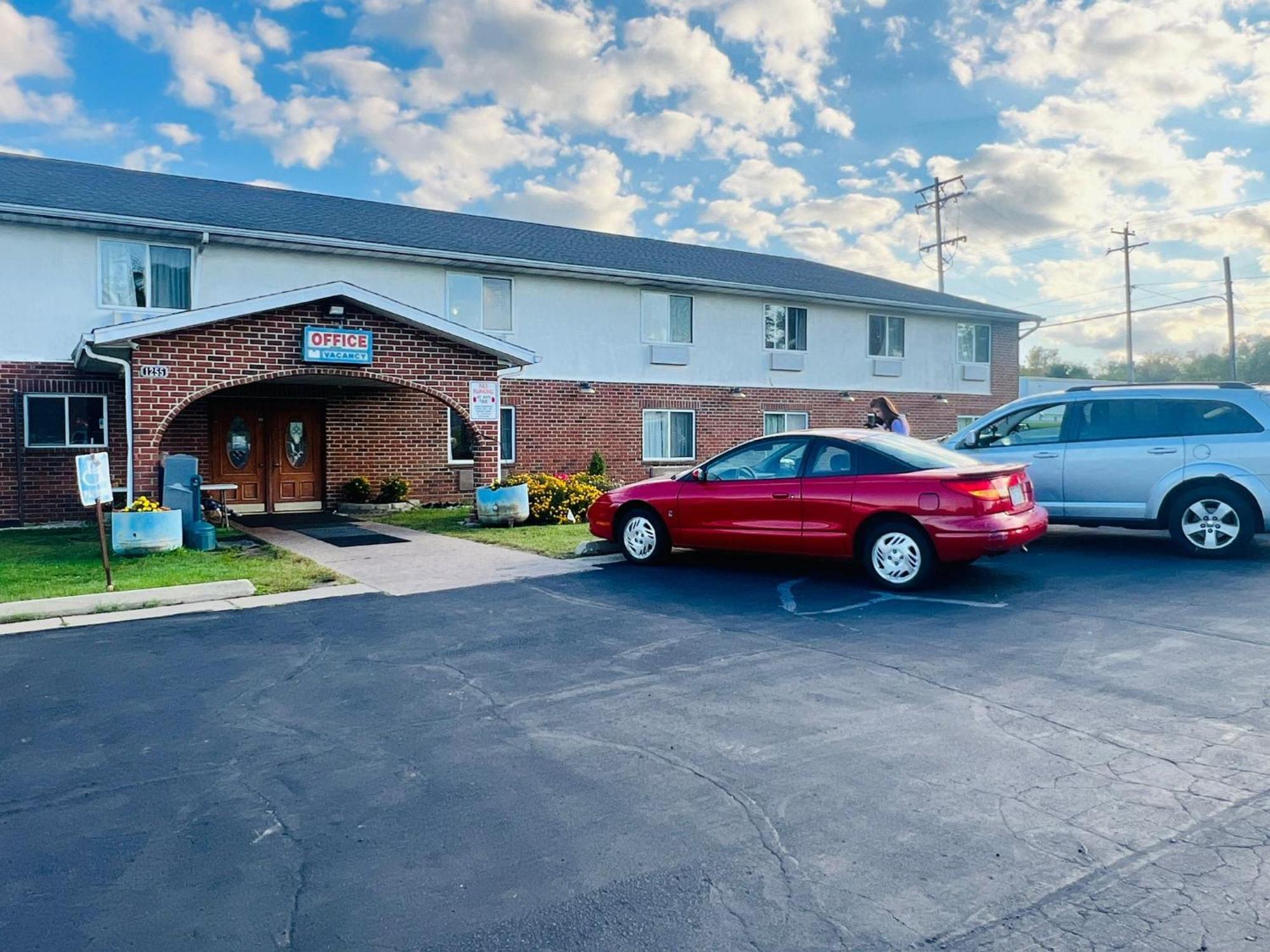 Villa Inn Motel Near Hwy 12 Wi Capital O Fort Atkinson Eksteriør billede