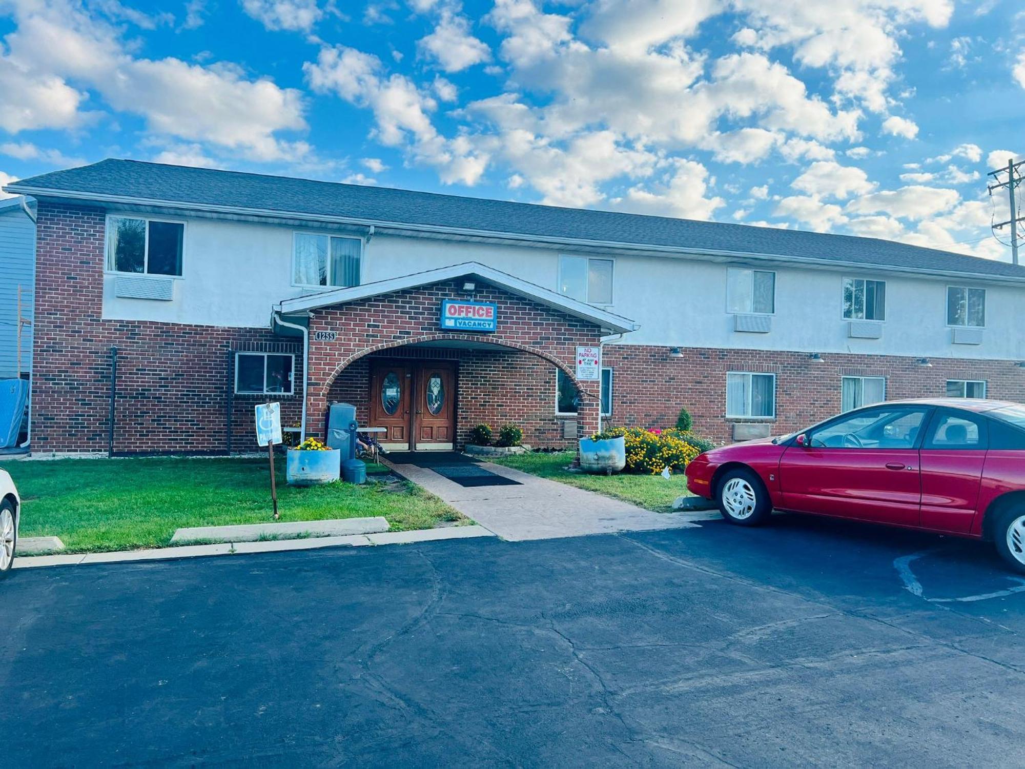 Villa Inn Motel Near Hwy 12 Wi Capital O Fort Atkinson Eksteriør billede