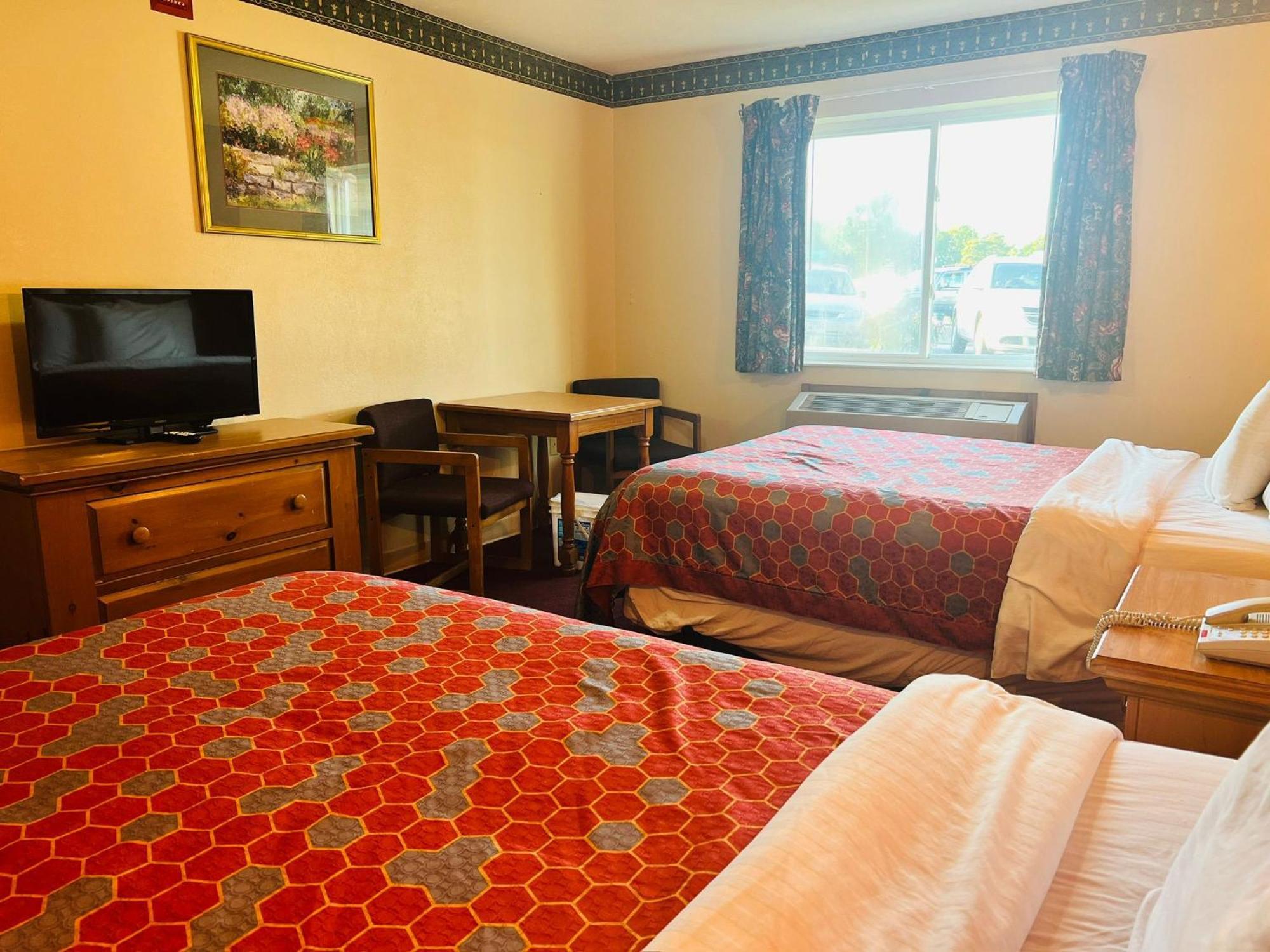 Villa Inn Motel Near Hwy 12 Wi Capital O Fort Atkinson Eksteriør billede
